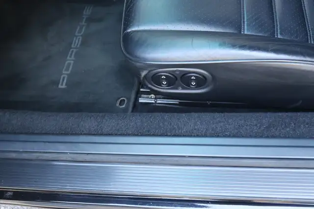 Porsche 911 view 11