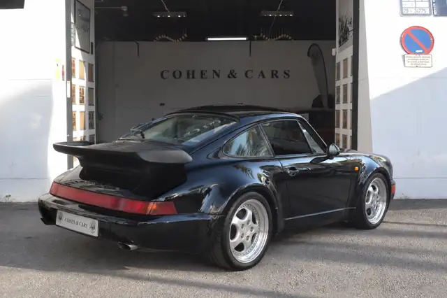 Porsche 911 view 5