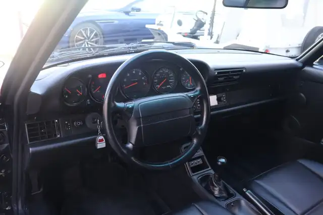 Porsche 911 view 13