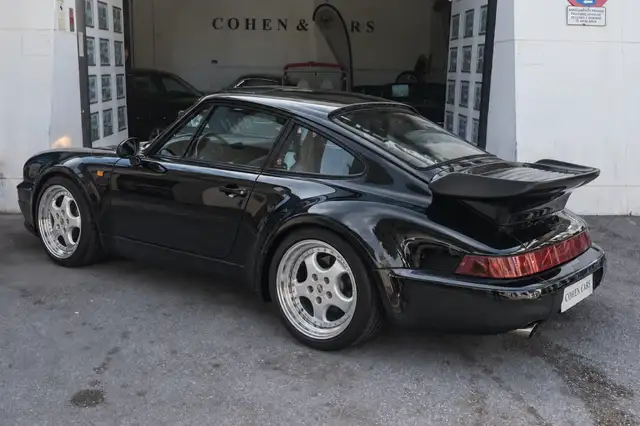 Porsche 911 view 3
