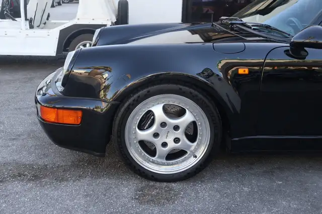 Porsche 911 view 6