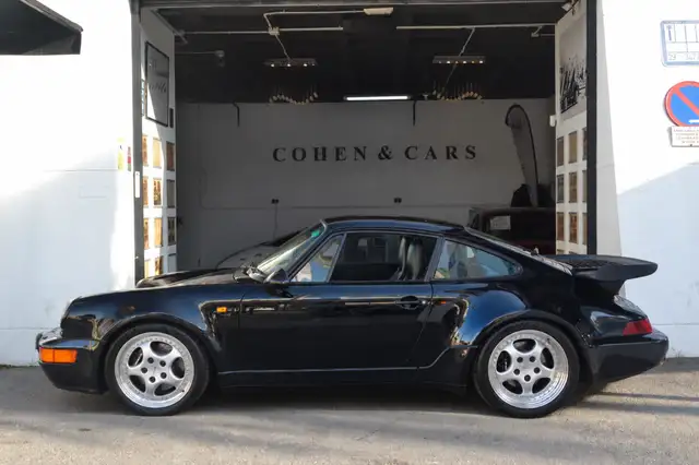 Porsche 911 view 4
