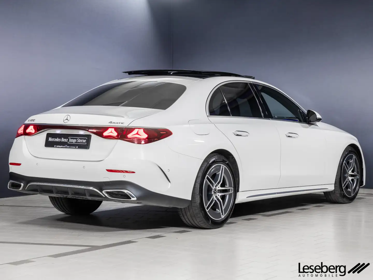 Mercedes-Benz E 200 E 200 4M AMG DIG.LIGHT/AHK/Pano/Ambiente/Distro/ Weiß - 2