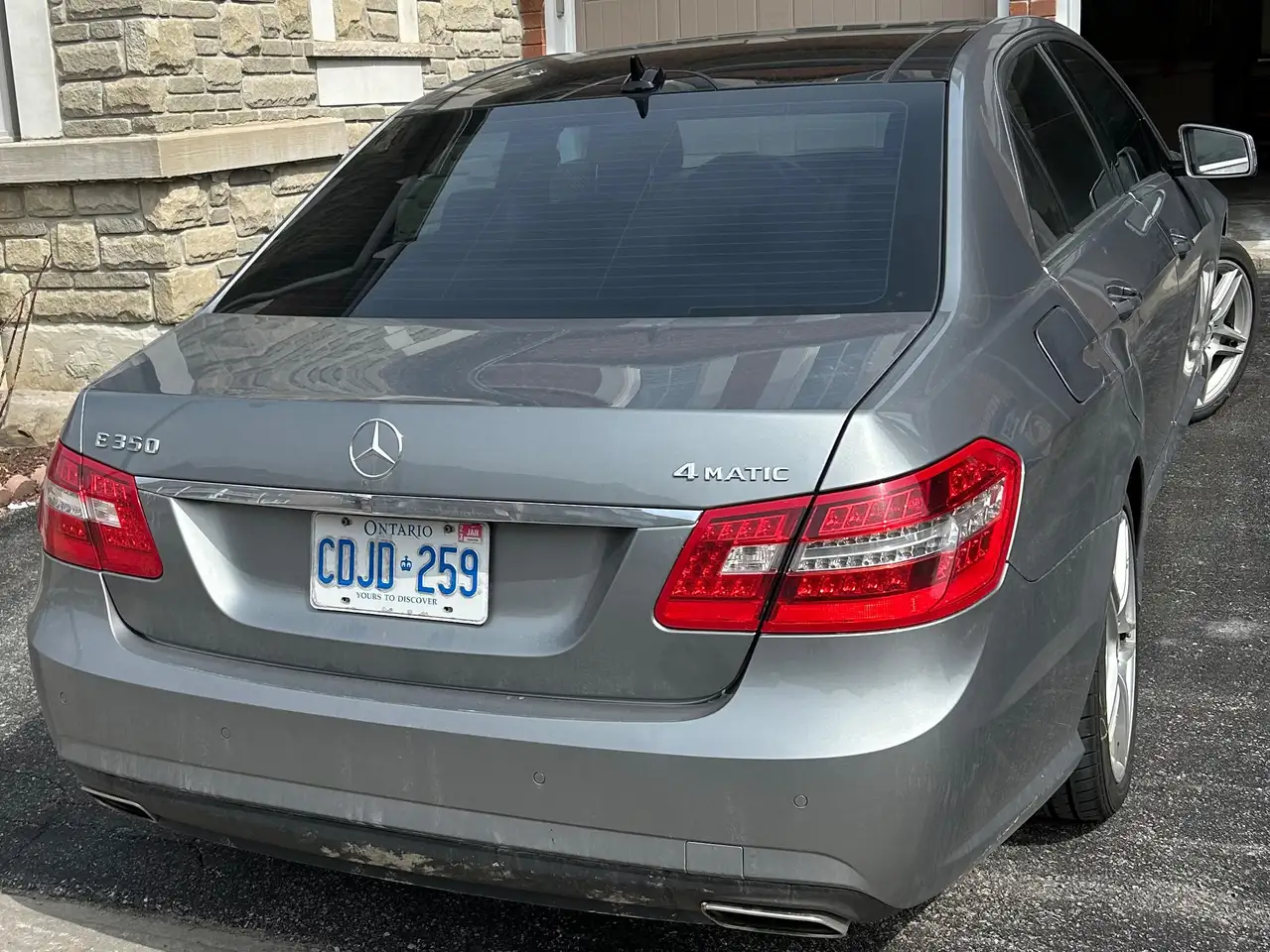 Mercedes-Benz E-Class снимка Mercedes-Benz E-Class