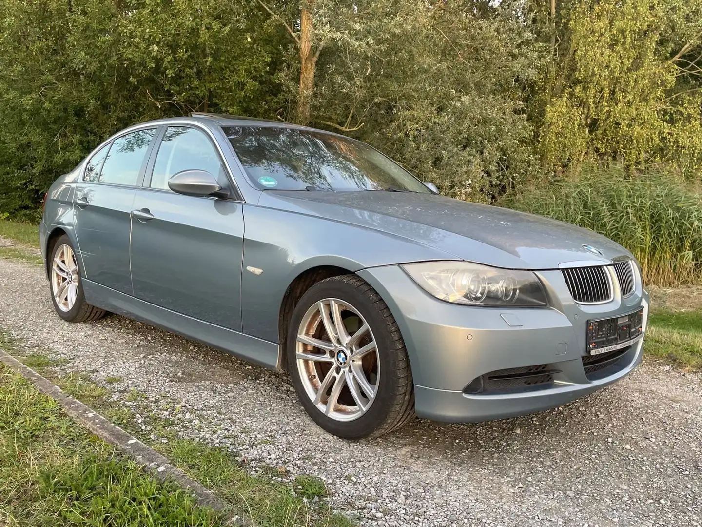 BMW 325 i Limousine Automatik Tüv=05/27 2Hand 182T-Km Grau - 1