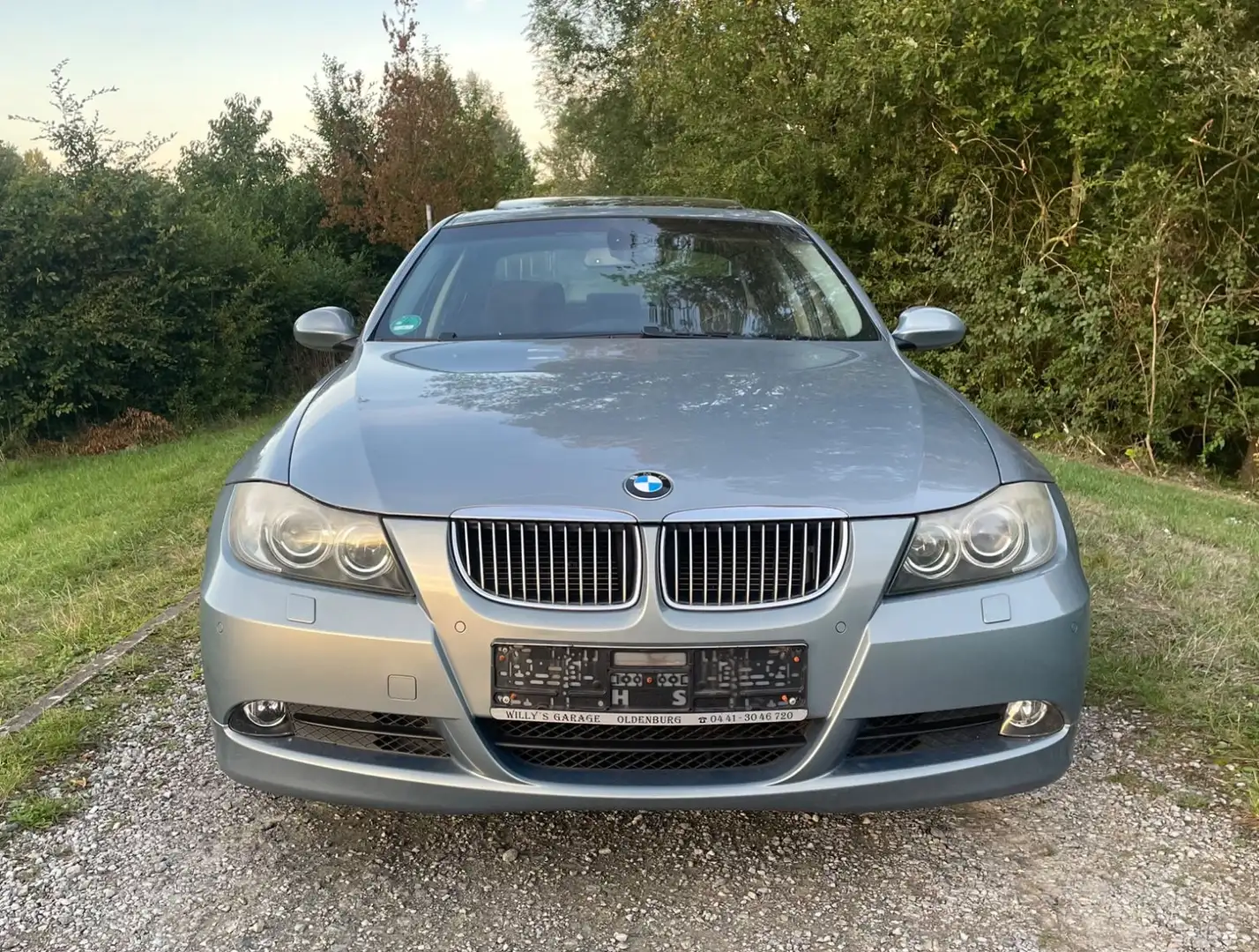 BMW 325 i Limousine Automatik Tüv=05/27 2Hand 182T-Km Grau - 2