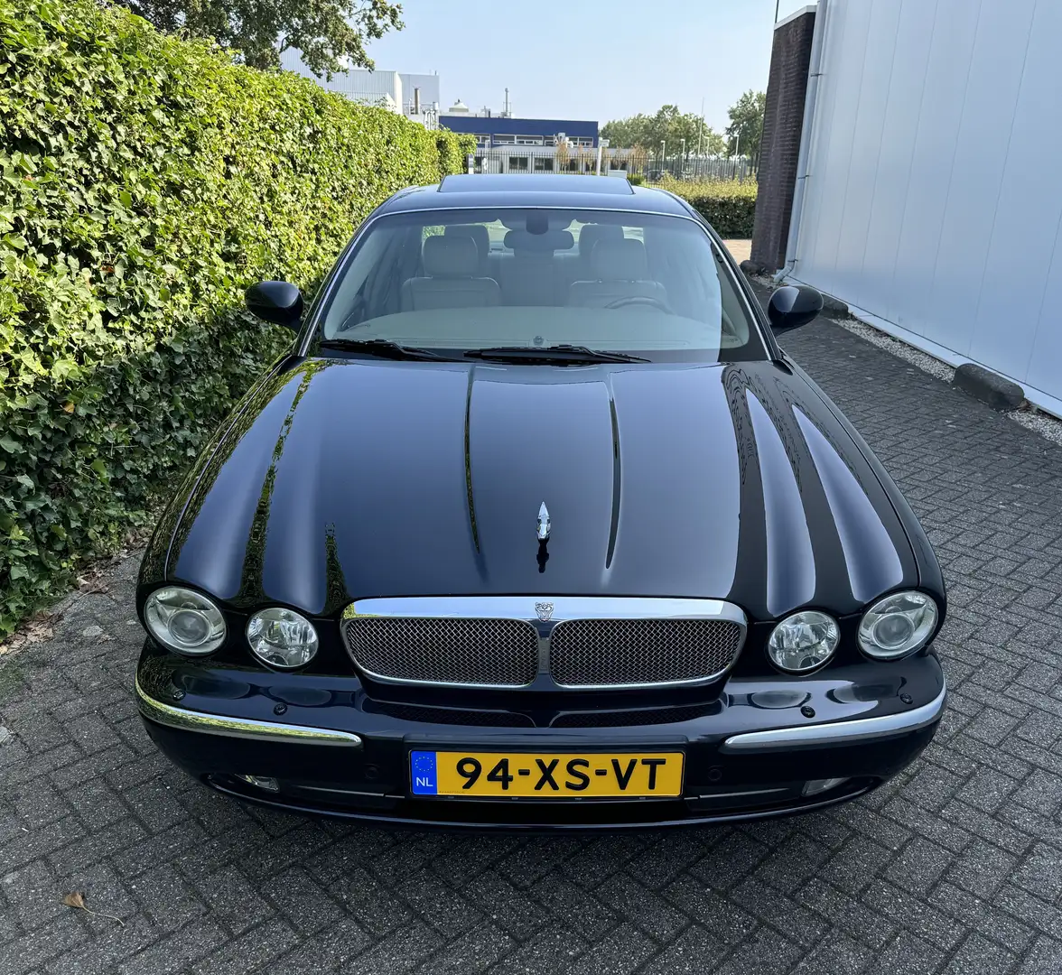 Jaguar XJ 3.0 V6 Zwart - 1