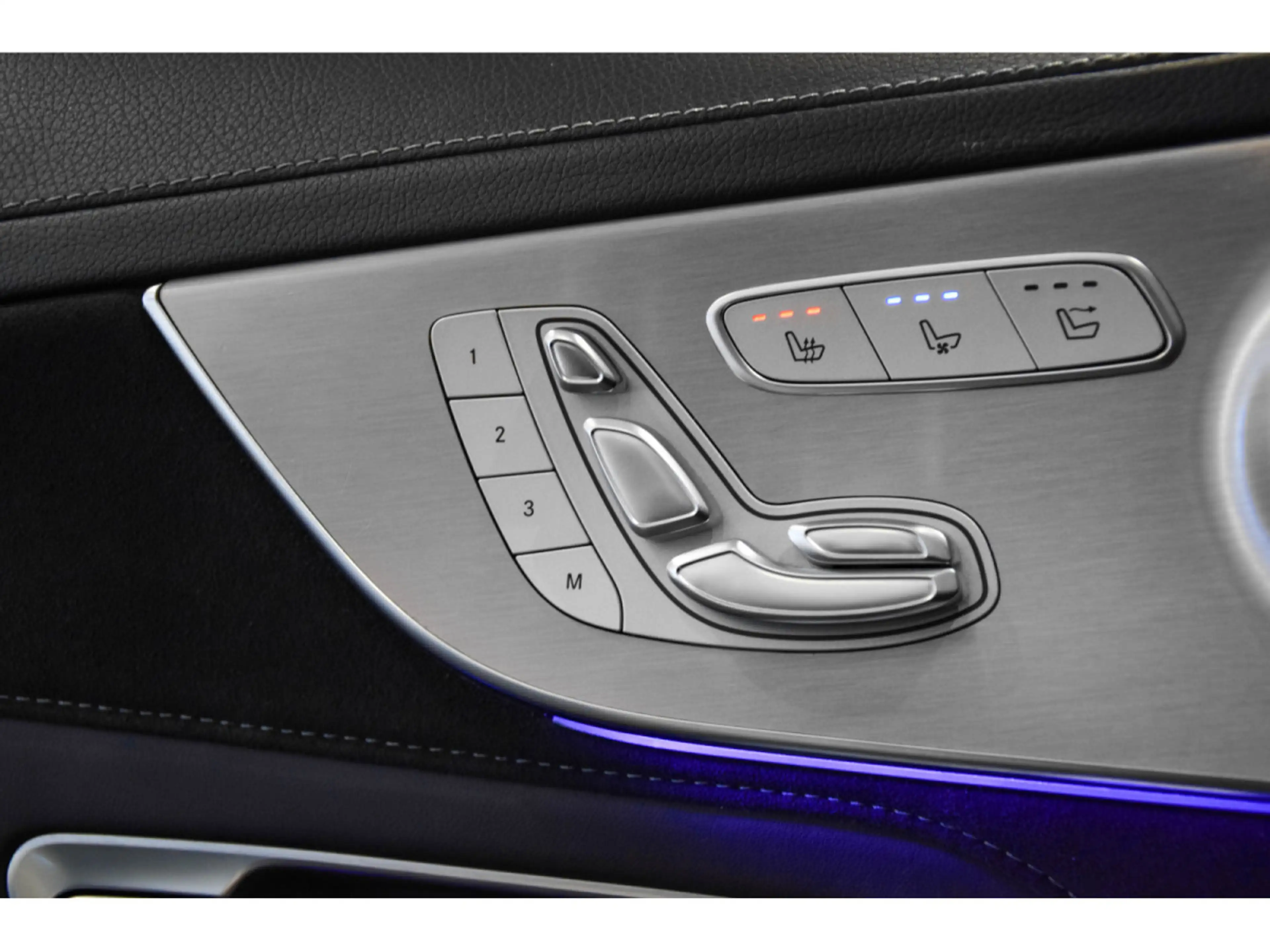 Mercedes-Benz C 63 AMG Cabriolet V8 — photo 12