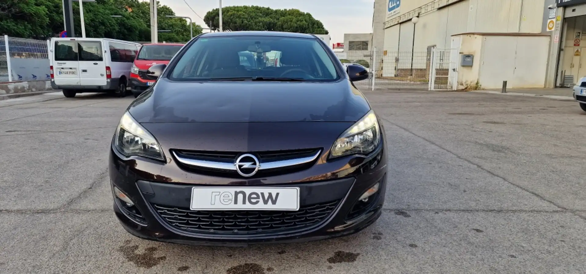 Opel Astra 1.6 Enjoy Marrón - 1