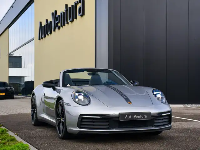 Porsche 911 view 3