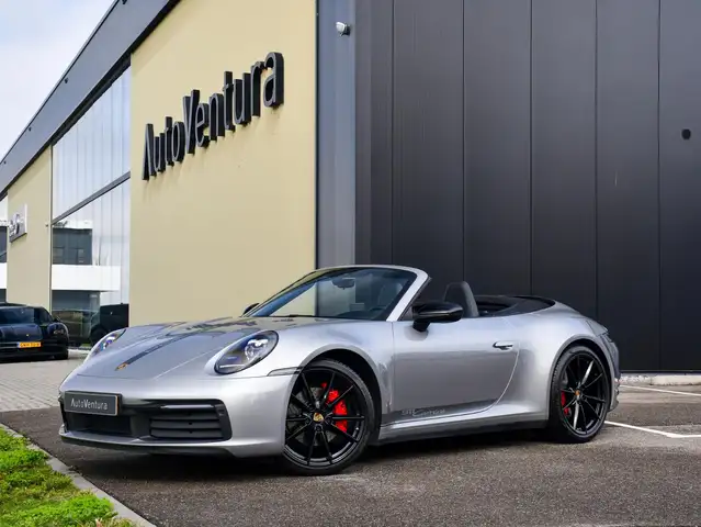 Porsche 911 view 2