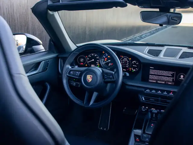 Porsche 911 view 10