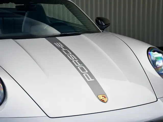 Porsche 911 view 13