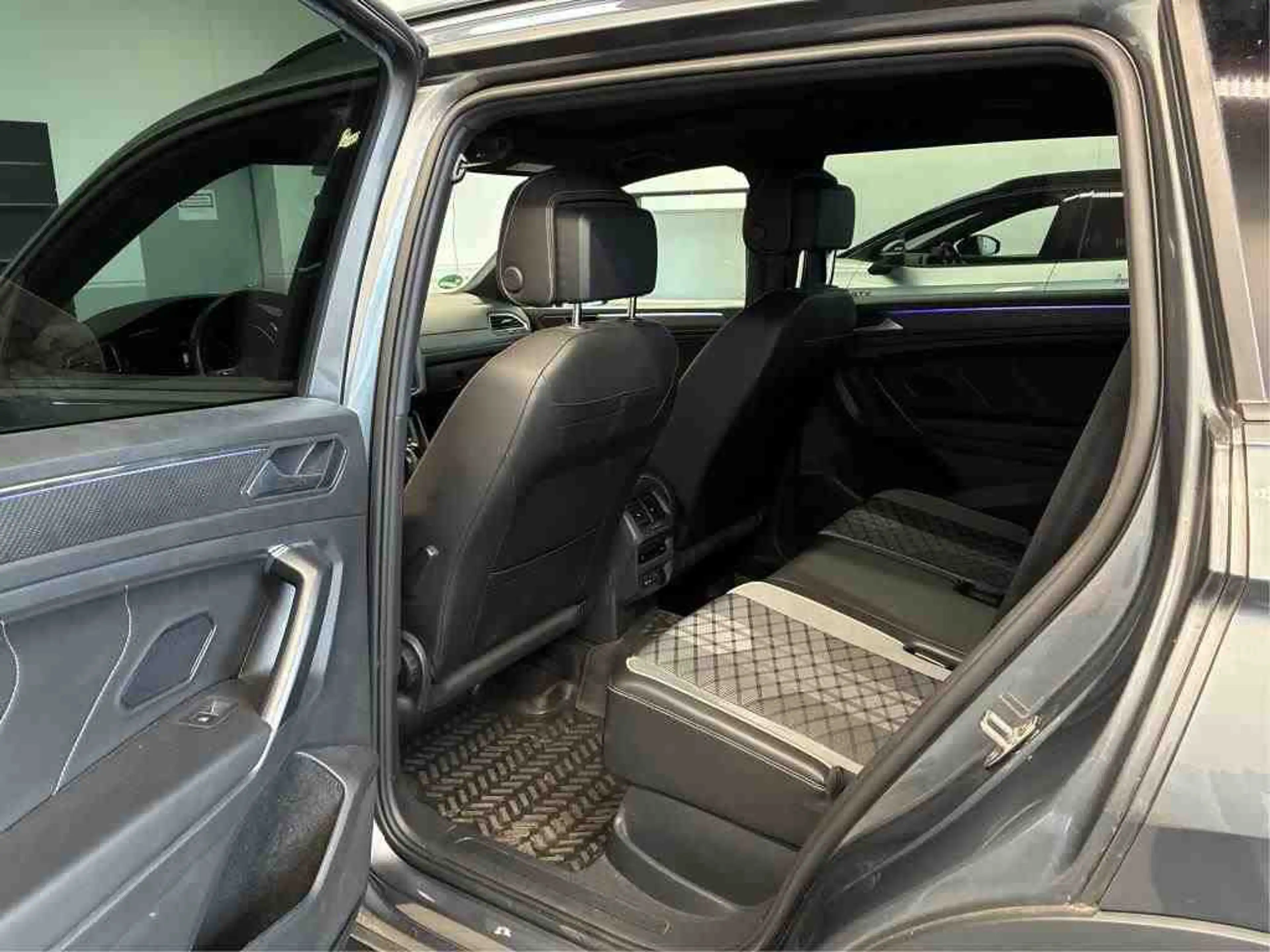 Volkswagen Tiguan Allspace R-Line 2.0TDI 4Motion +AHK+STDHZ — photo 8