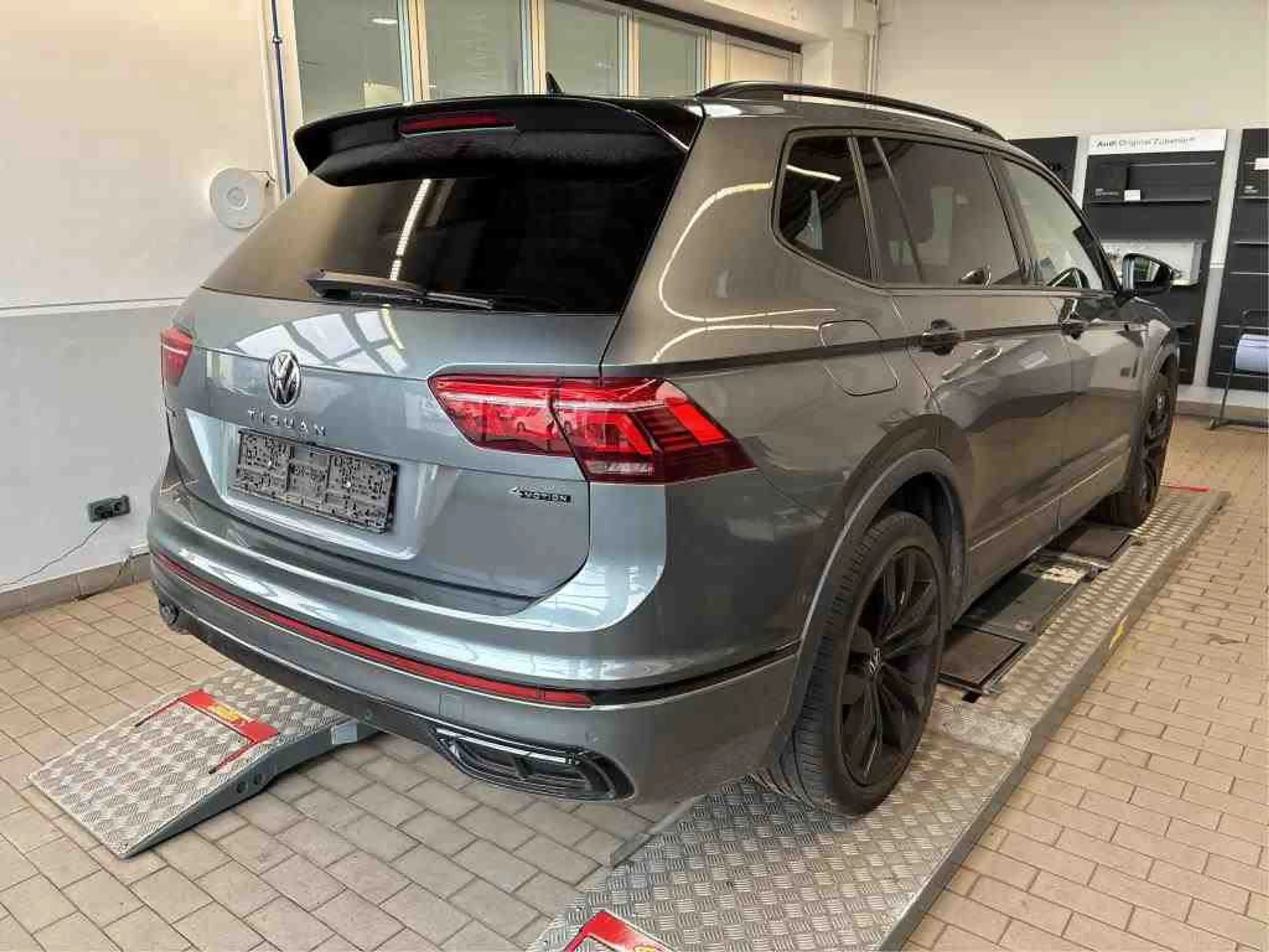 Volkswagen Tiguan Allspace R-Line 2.0TDI 4Motion +AHK+STDHZ — photo 3