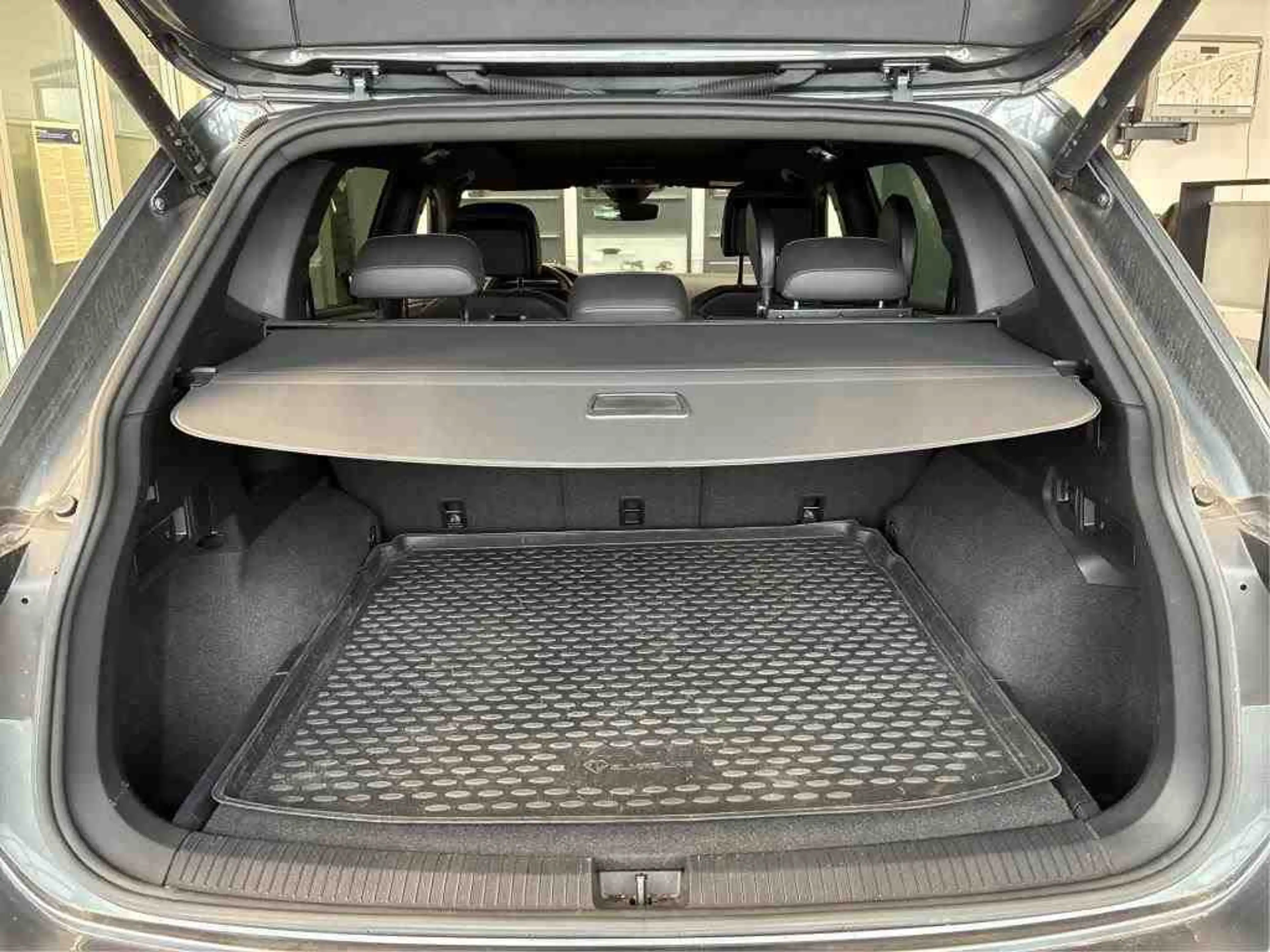 Volkswagen Tiguan Allspace R-Line 2.0TDI 4Motion +AHK+STDHZ — photo 9