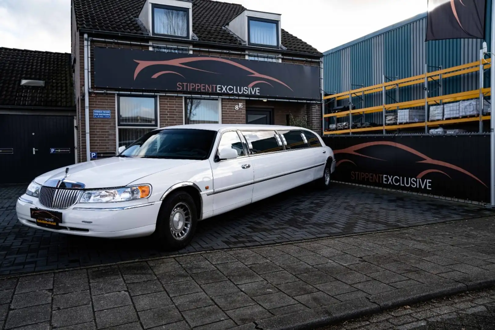 Lincoln Town Car 4.6 SIGNATURE LIMOSINE MET EXTREEM GELUID!! bijela - 1