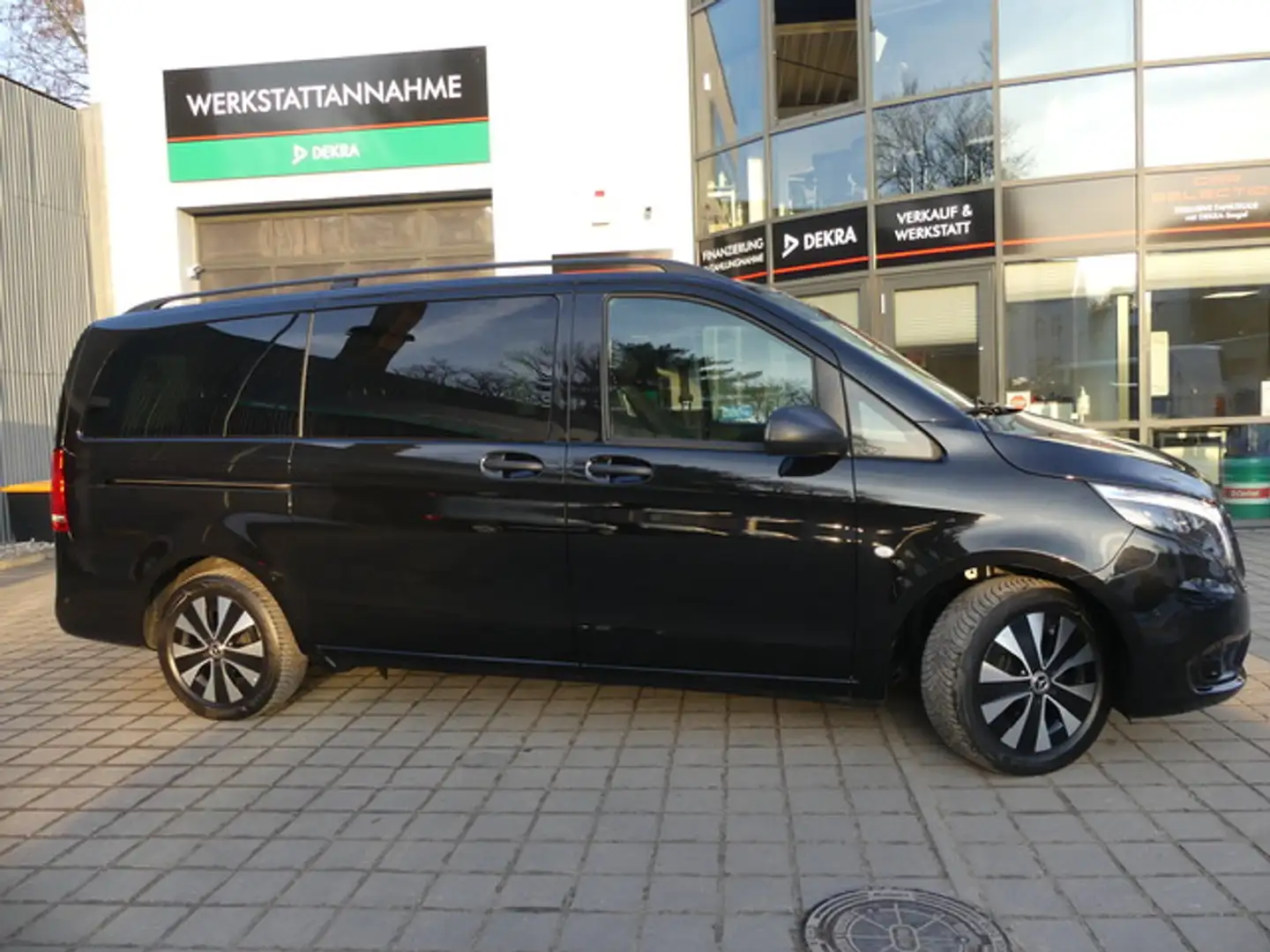 Mercedes-Benz Vito Tourer 119 CDI Pro lang E-TÜR/STHZ/LED/AHK/KAM Negro - 1