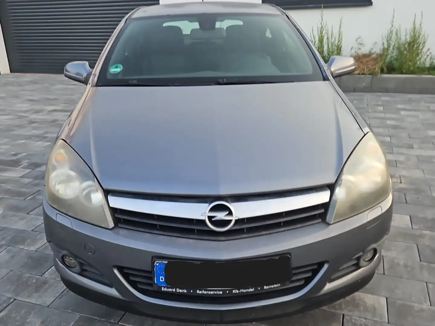 Opel Astra GTC 1.9 CDTI DPF Cosmo Grau - 1