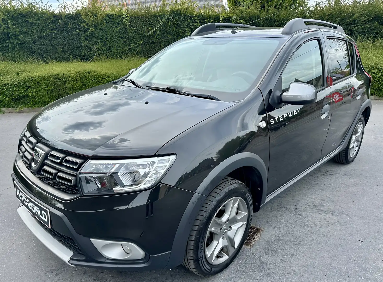 Dacia Sandero Stepway 1.0 ECO-G Plus (EU6.2) Zwart - 1