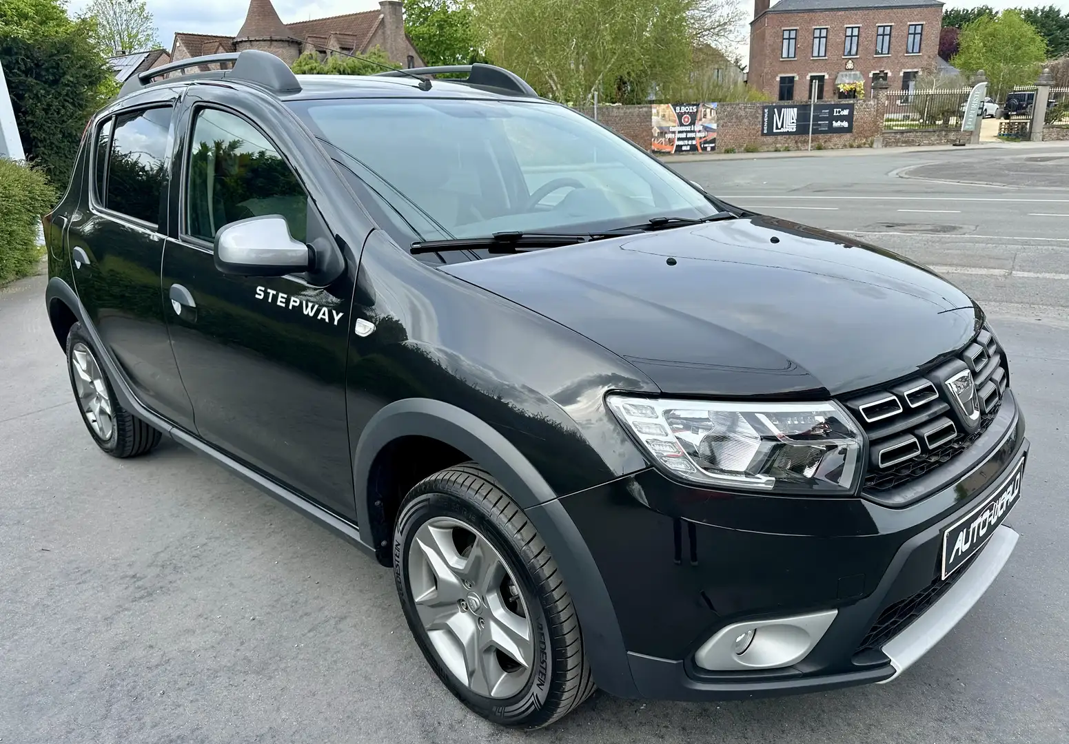 Dacia Sandero Stepway 1.0 ECO-G Plus (EU6.2) Zwart - 2