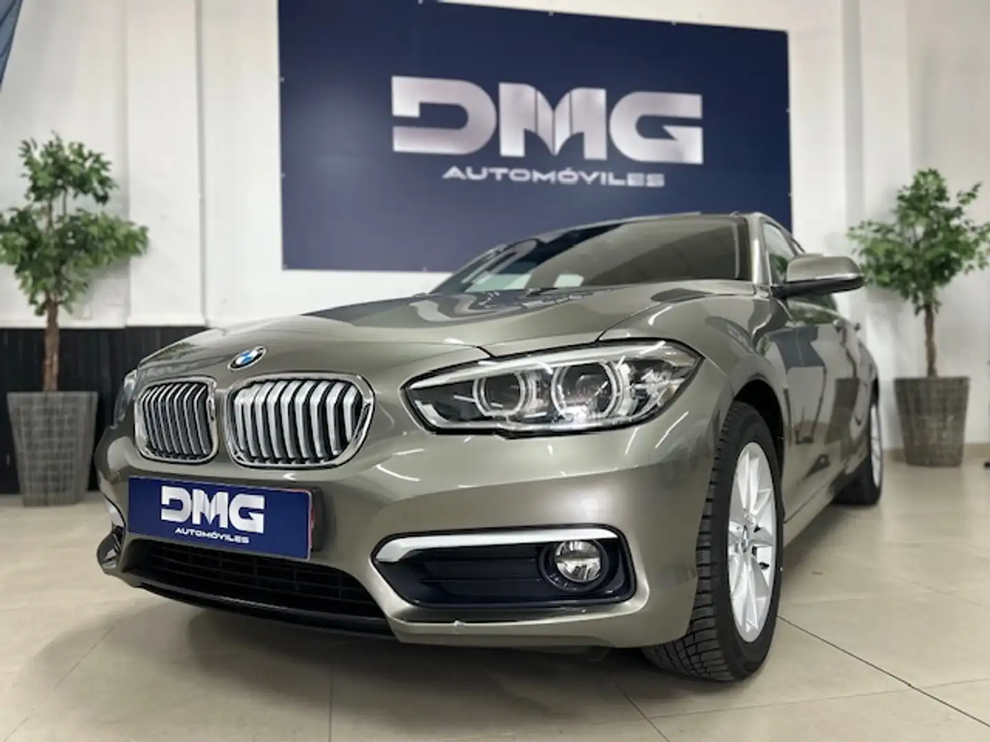 BMW 116 116d Gris - 1