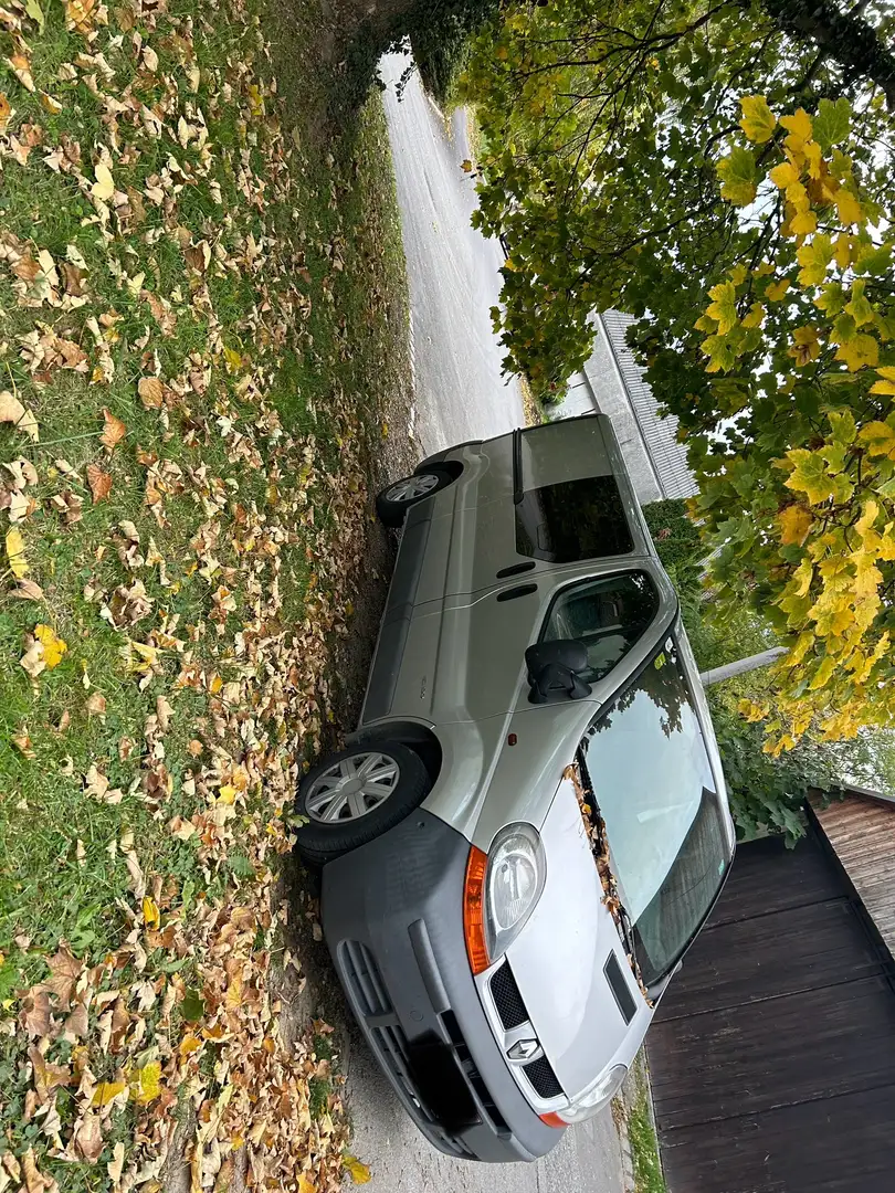 Renault Trafic Trafic Kombi L2H1 1,9 dCi lang NL 1200 Silber - 2