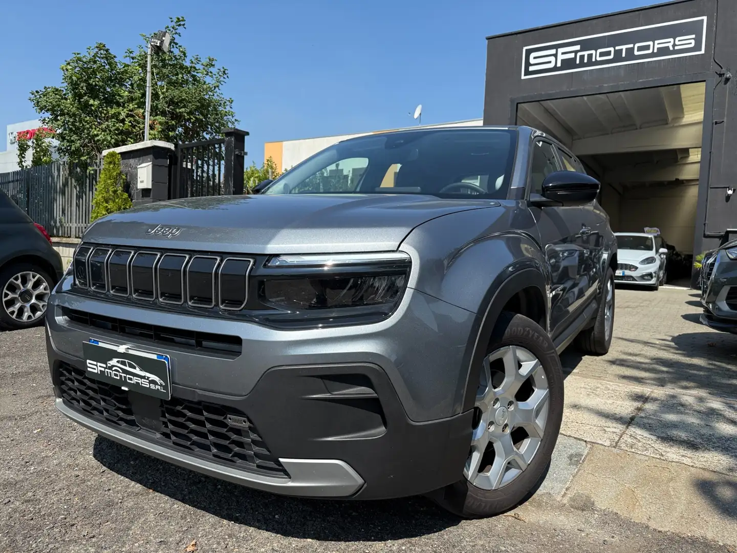 Jeep Avenger 1.2 Turbo 100 CV Summit Gris - 2