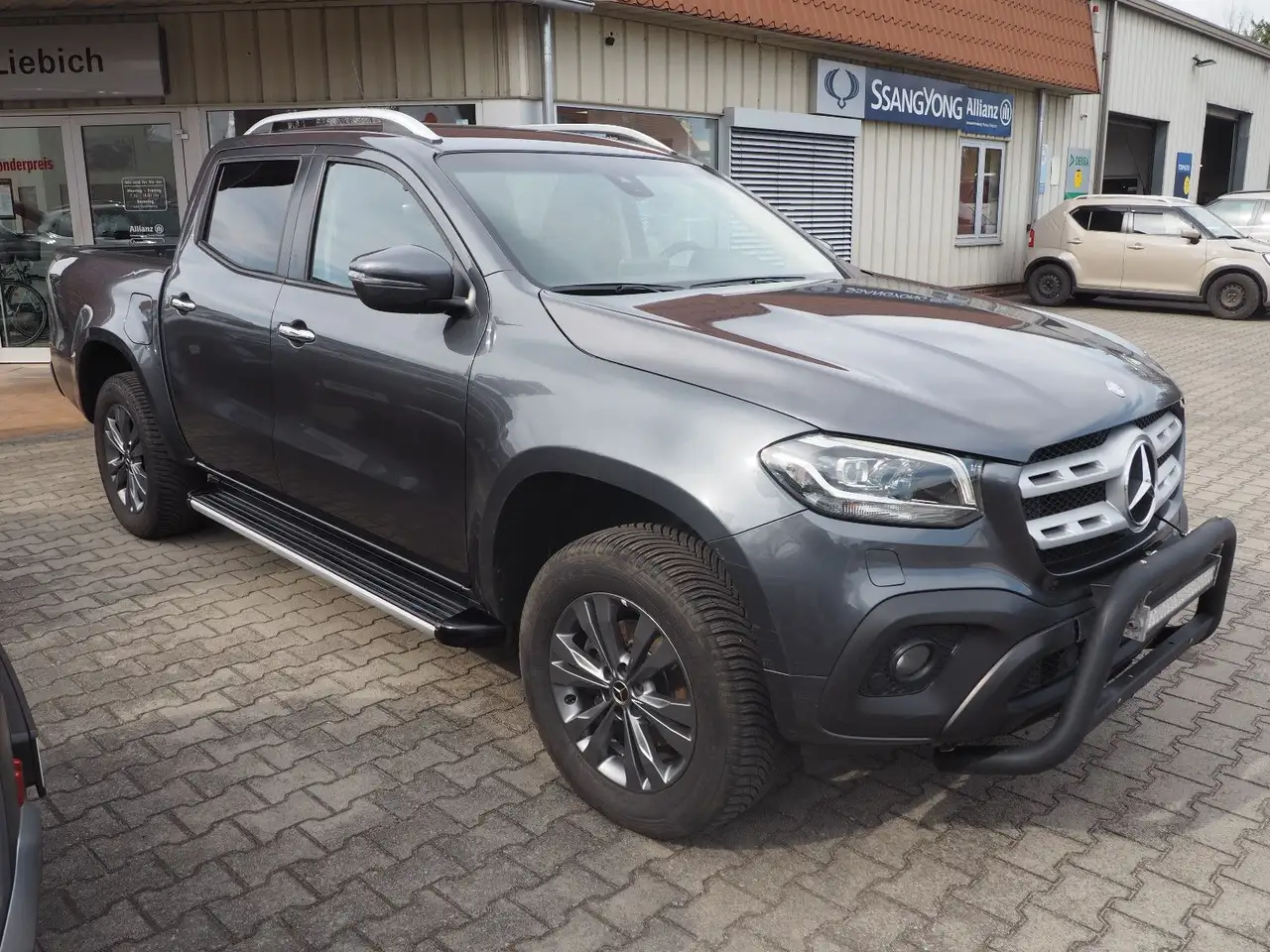 Mercedes-Benz X 250