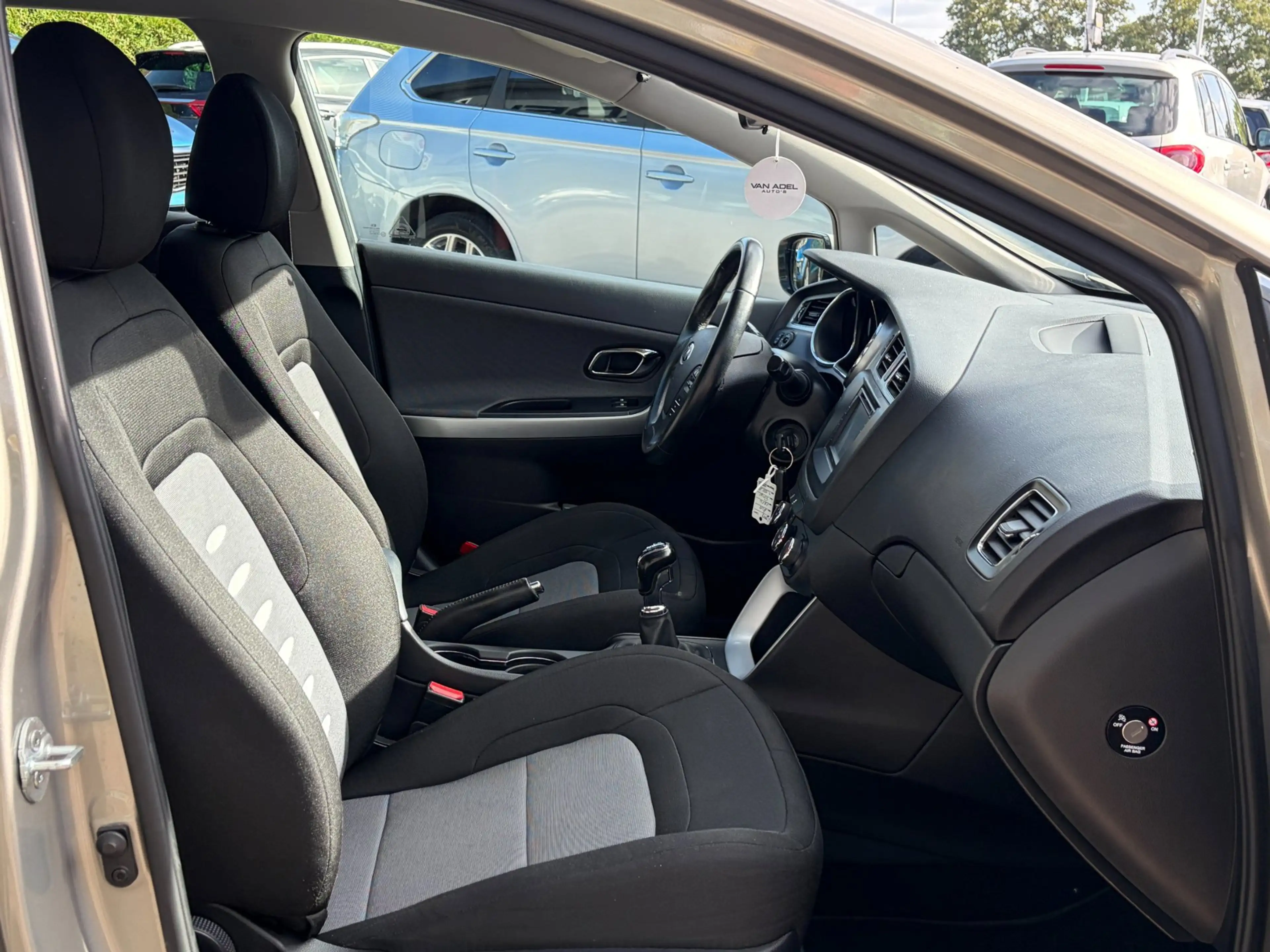 Kia Ceed / cee'd 1.6 GDI 20th Anniversary 5Drs Navi Cruise Airco NL — photo 7