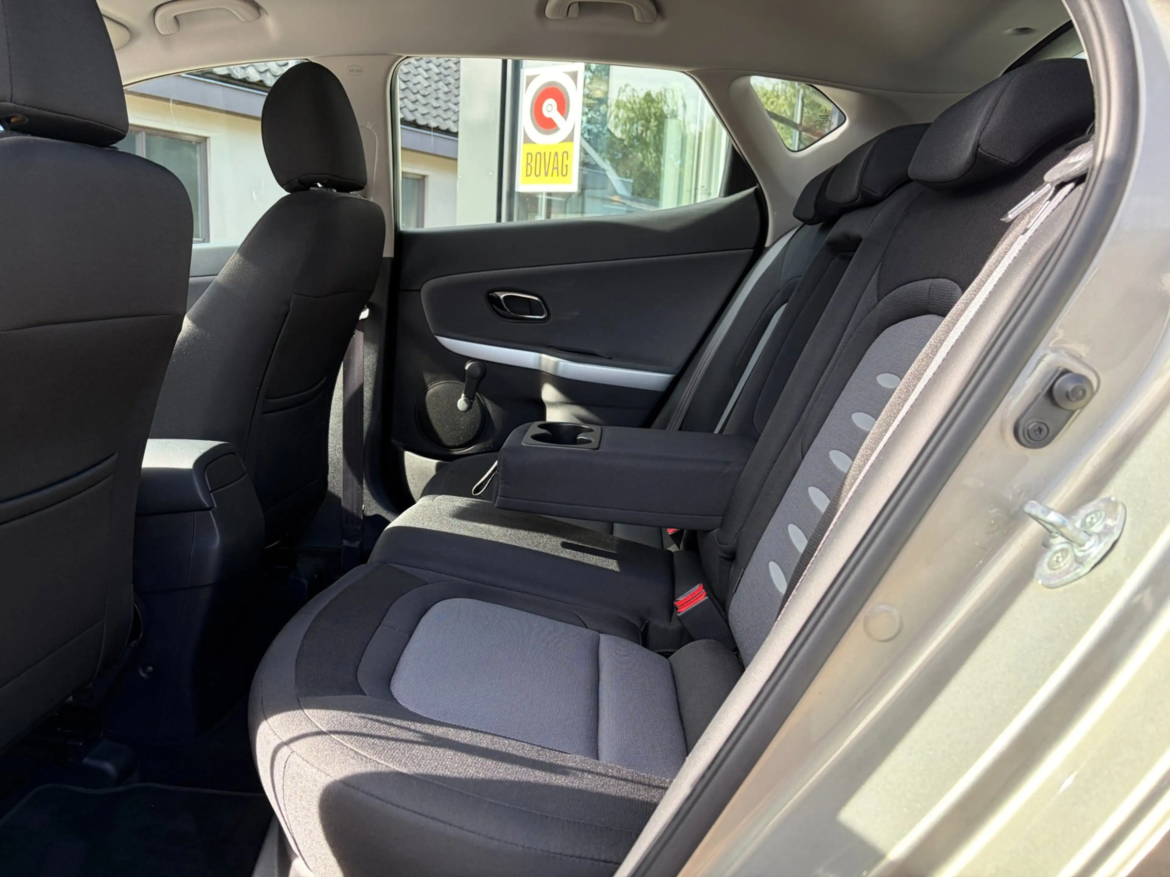 Kia Ceed / cee'd 1.6 GDI 20th Anniversary 5Drs Navi Cruise Airco NL — photo 17