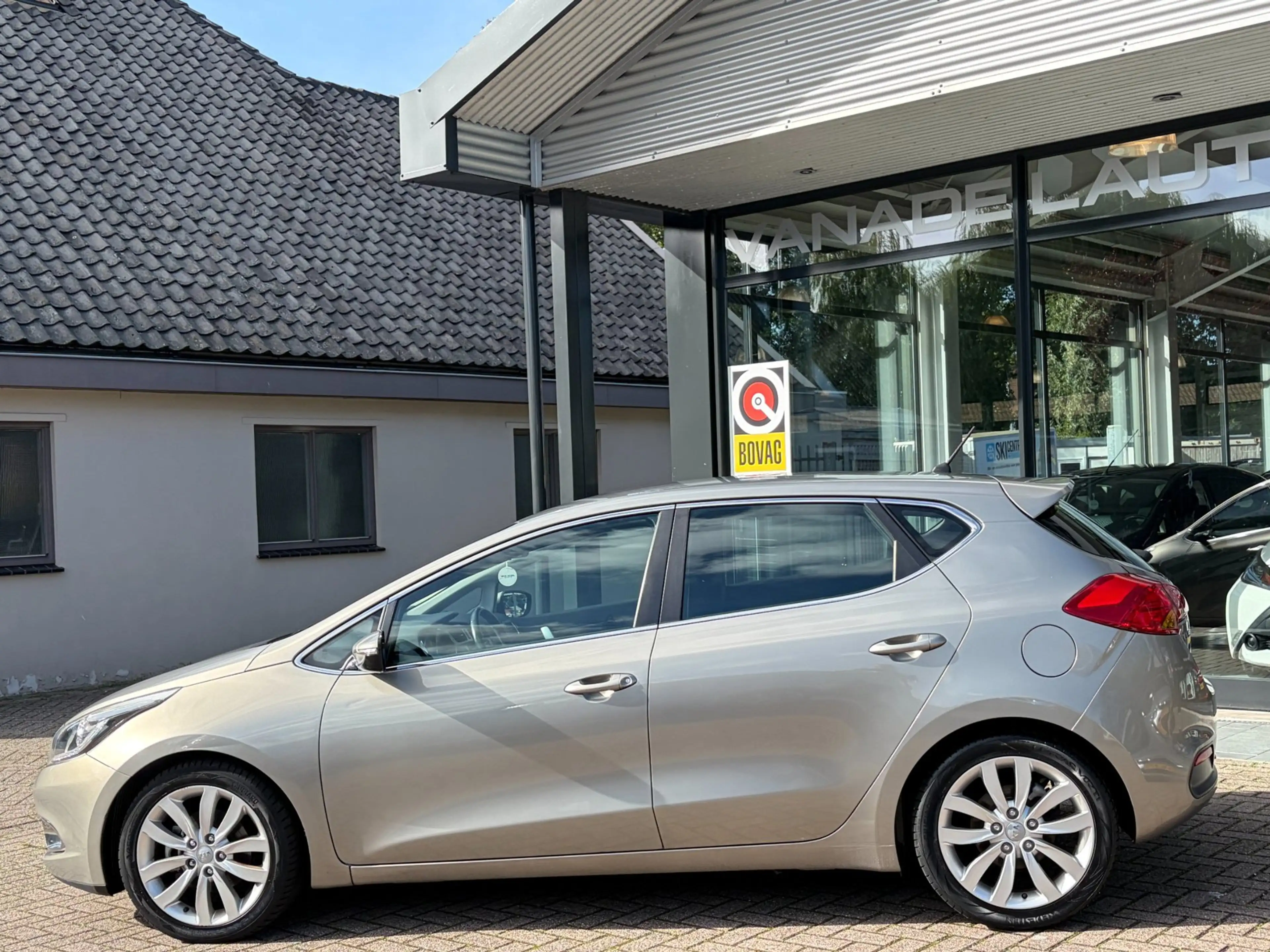Kia Ceed / cee'd 1.6 GDI 20th Anniversary 5Drs Navi Cruise Airco NL — photo 2