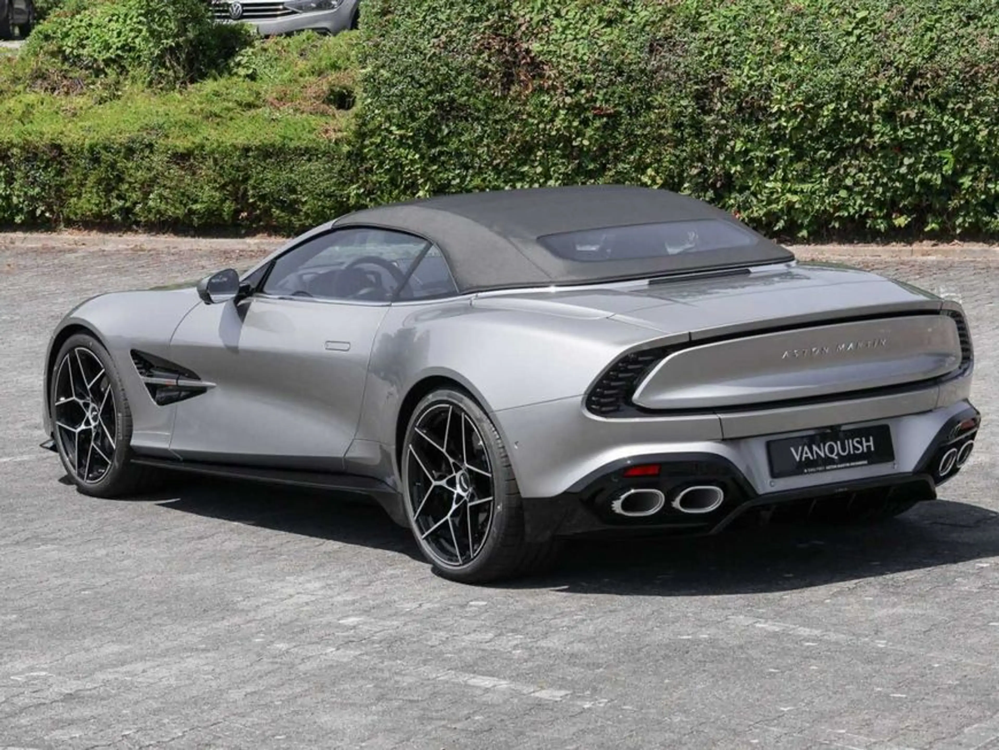 Aston Martin Vanquish Volante — photo 4