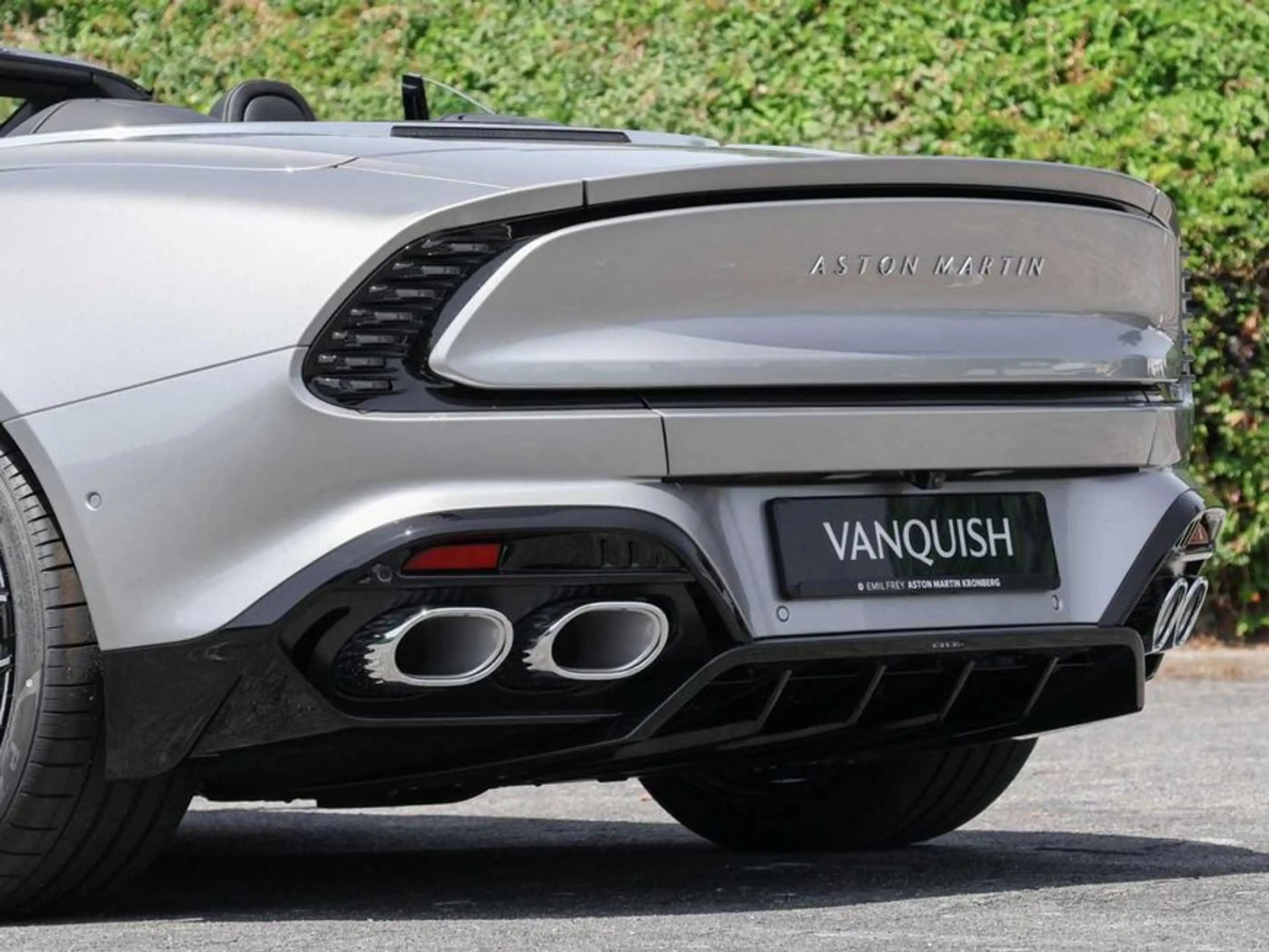 Aston Martin Vanquish Volante — photo 13