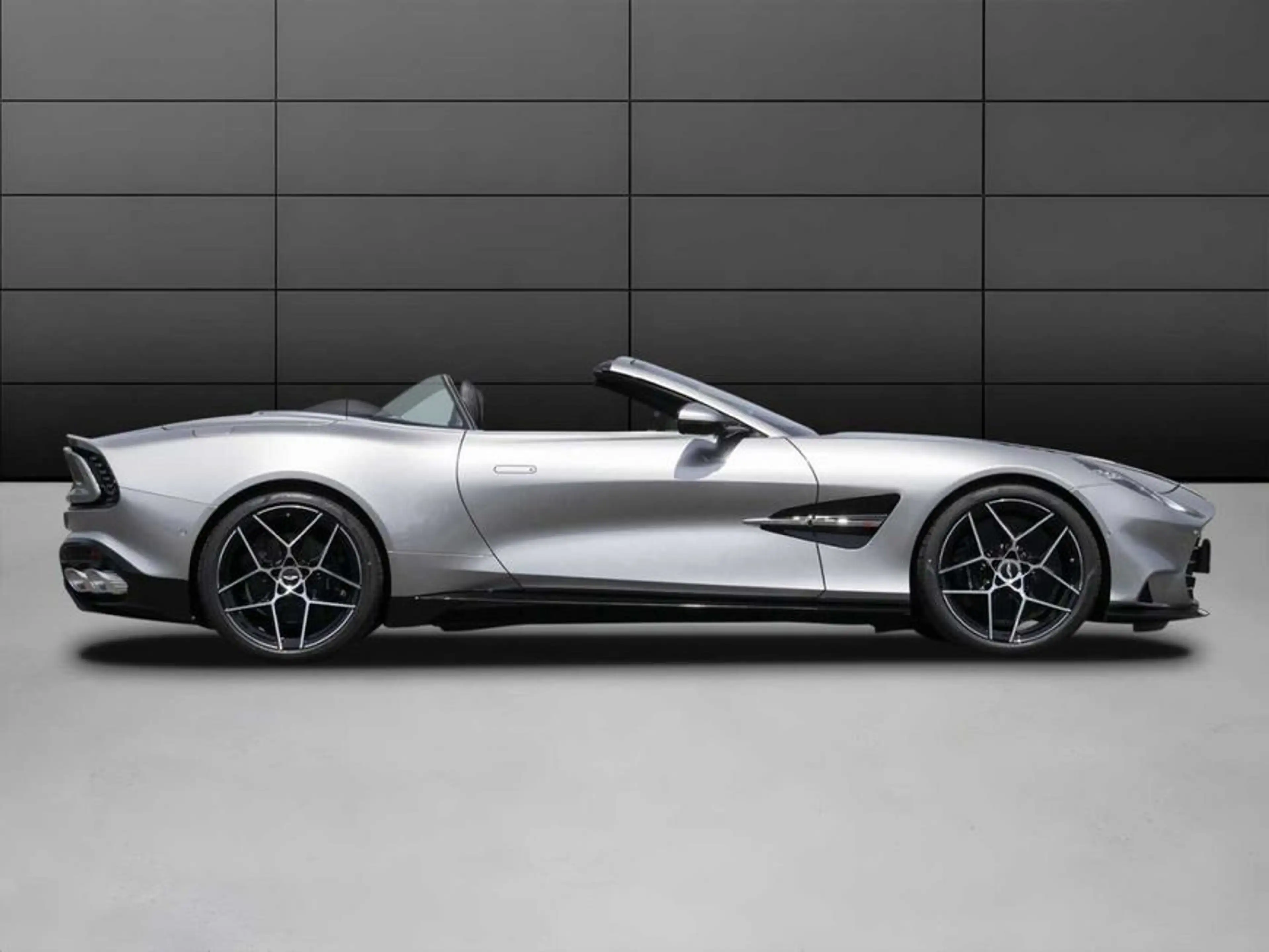 Aston Martin Vanquish Volante — photo 3