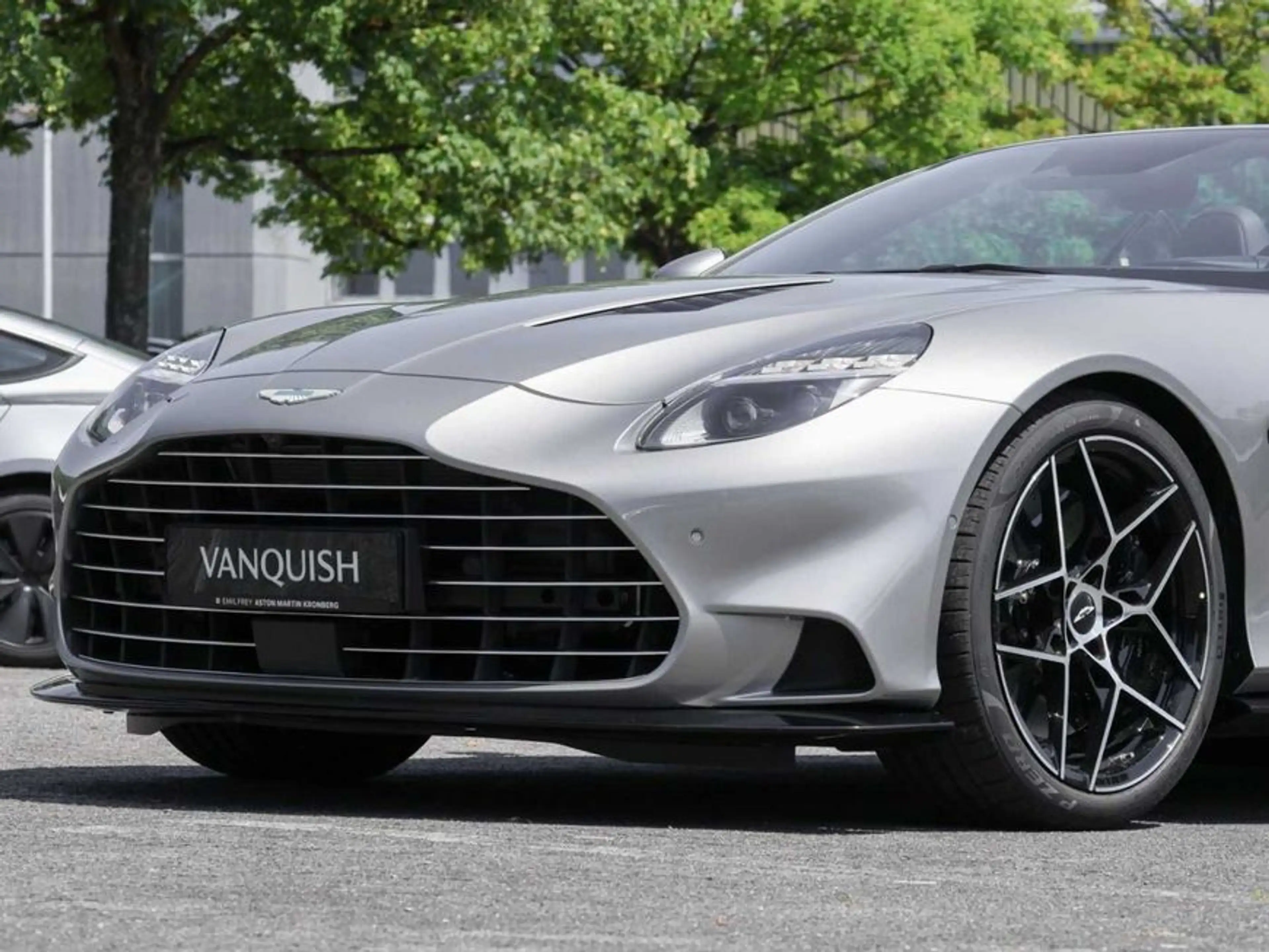 Aston Martin Vanquish Volante — photo 10