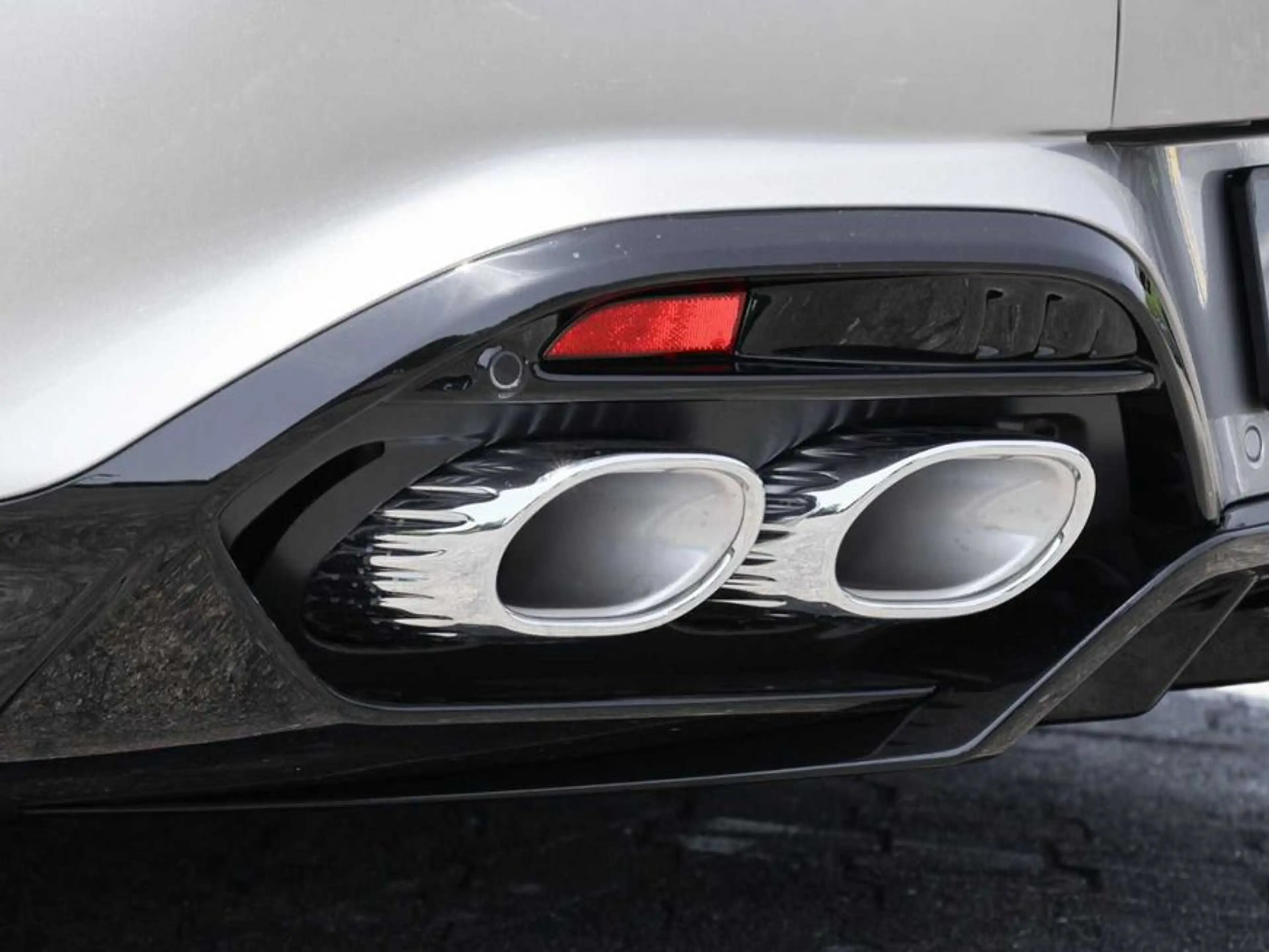 Aston Martin Vanquish Volante — photo 14
