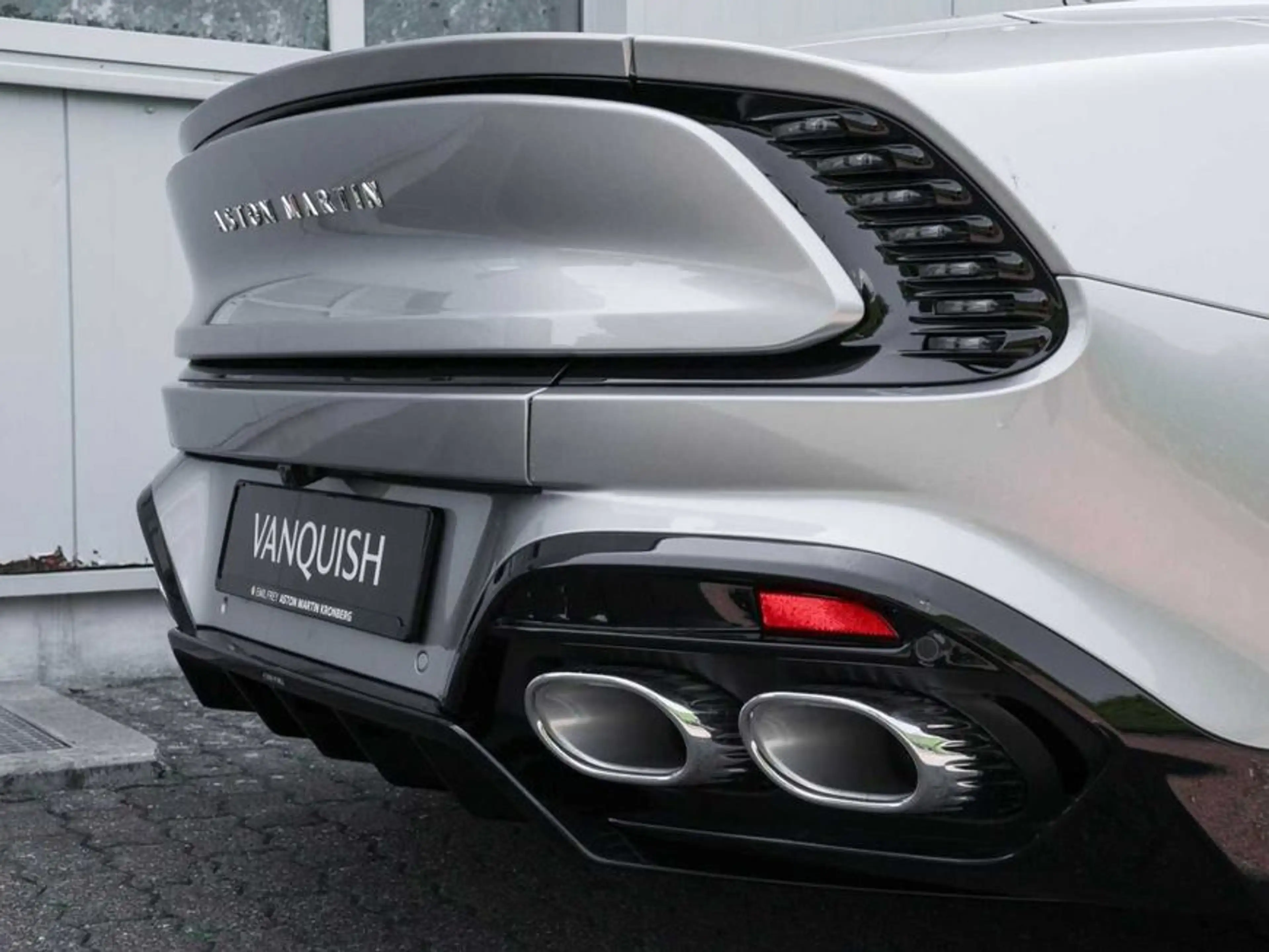 Aston Martin Vanquish Volante — photo 15