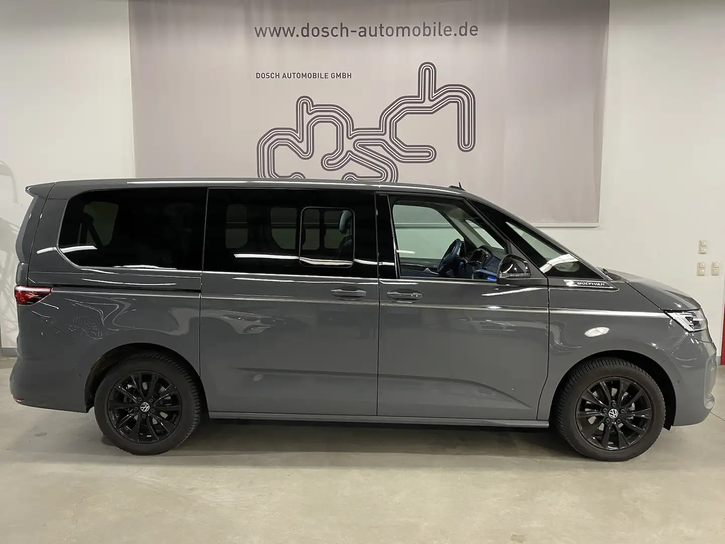Volkswagen T7 Transporter Multivan Style lang LÜ/IQLight/PANO/AHK/LEDER Grijs - 2