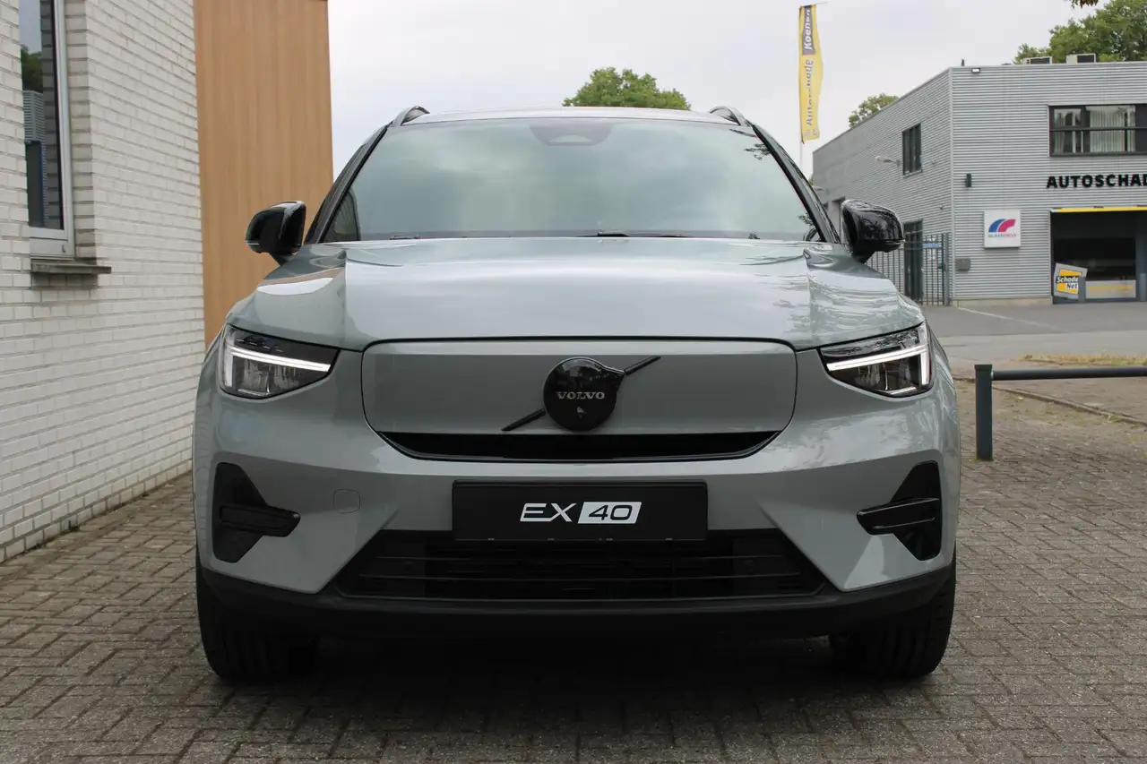 Volvo EX40 2026
