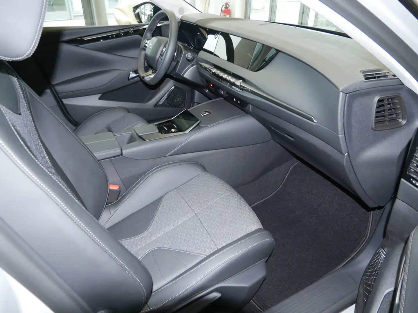 DS Automobiles DS 4 E-TENSE 225 Pallas KAMERA NAVI ACC LED Grau - 2