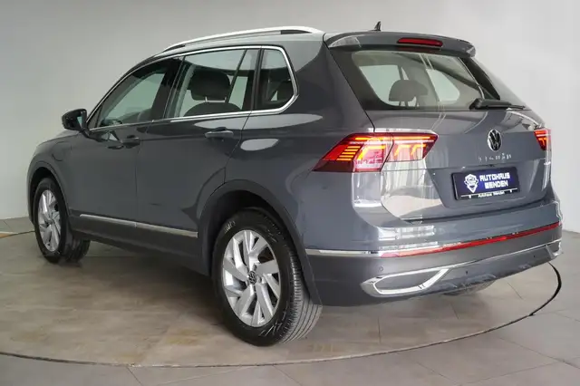 Volkswagen Tiguan view 4