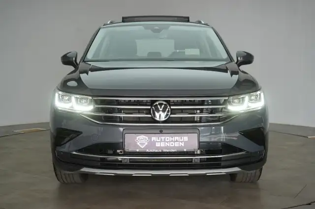 Volkswagen Tiguan view 2