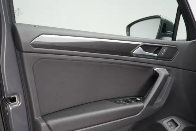 Volkswagen Tiguan view 28