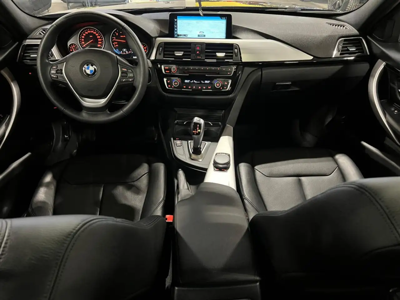 BMW 3 Series снимка BMW 3 Series