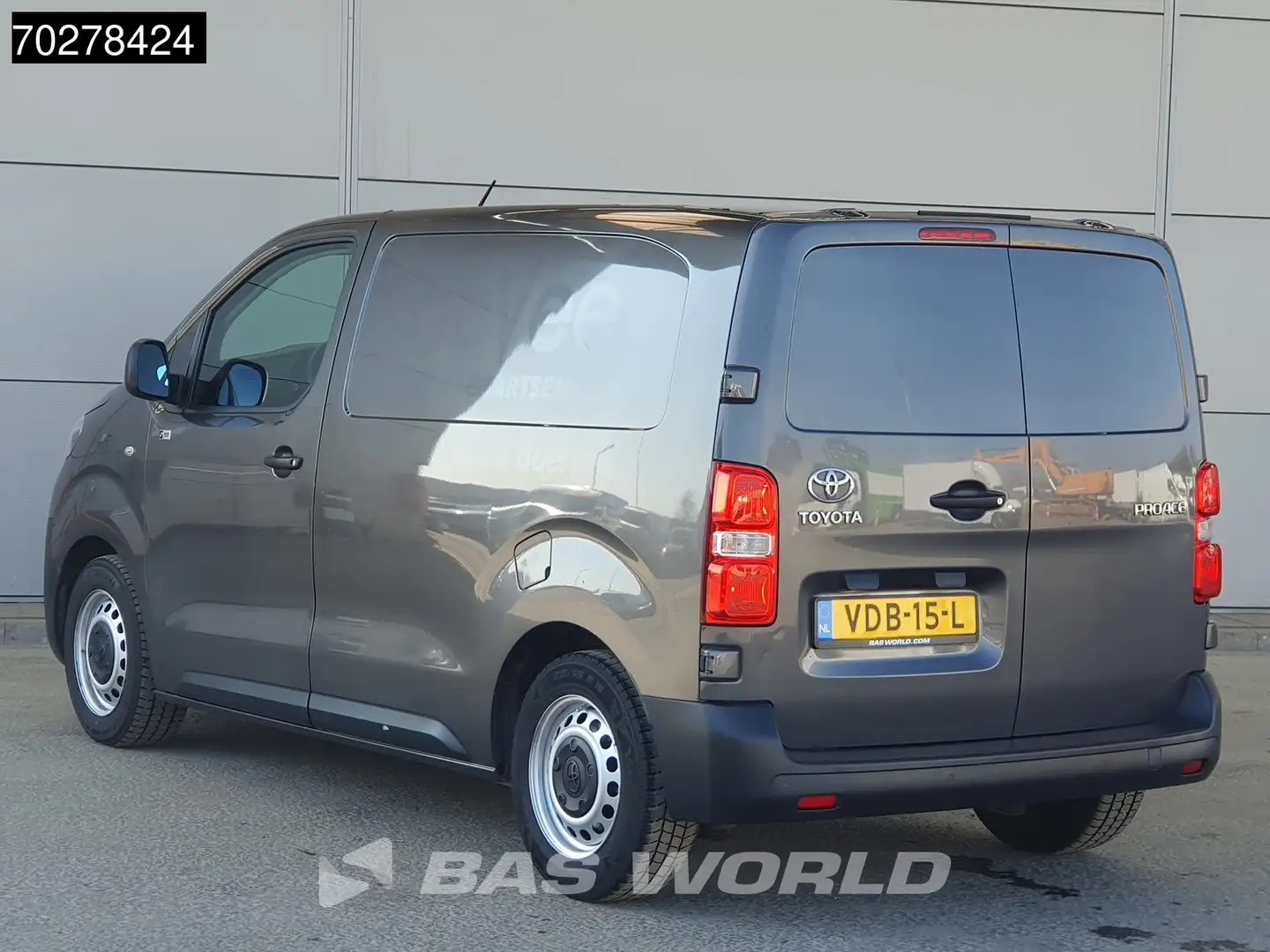 Toyota Proace 120PK L1H1 Navi Airco Cruise Parkeersensoren Euro6 Grijs - 2