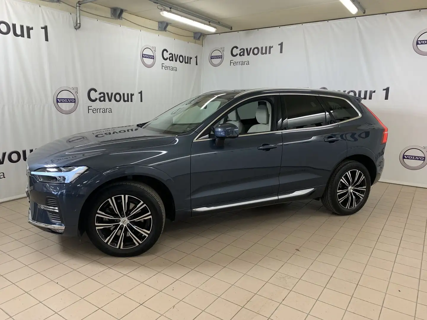 Volvo XC60 XC60 B4 (d) AWD Geartronic Inscription Albastru - 2
