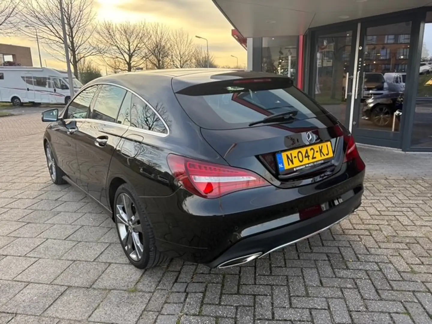 Mercedes-Benz CLA 200 Shooting Brake Prestige | Navi | Cruise | 87.150 k Zwart - 2