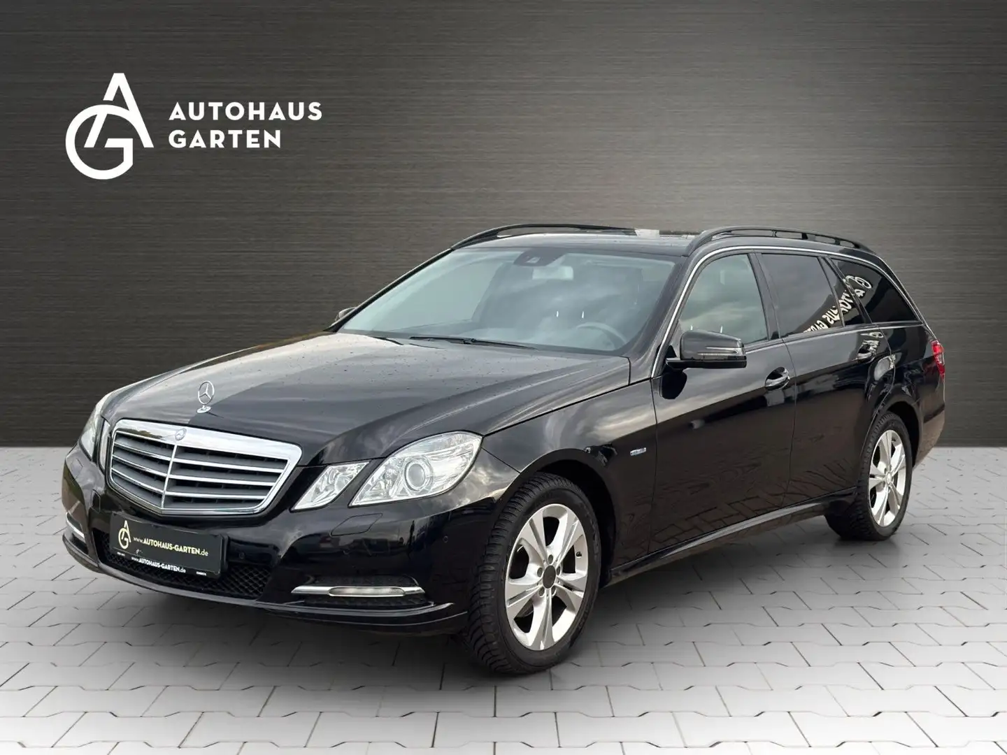 Mercedes-Benz E 200 CGI Xenon Leder Navi SHZ 7-Sitzer Schwarz - 1