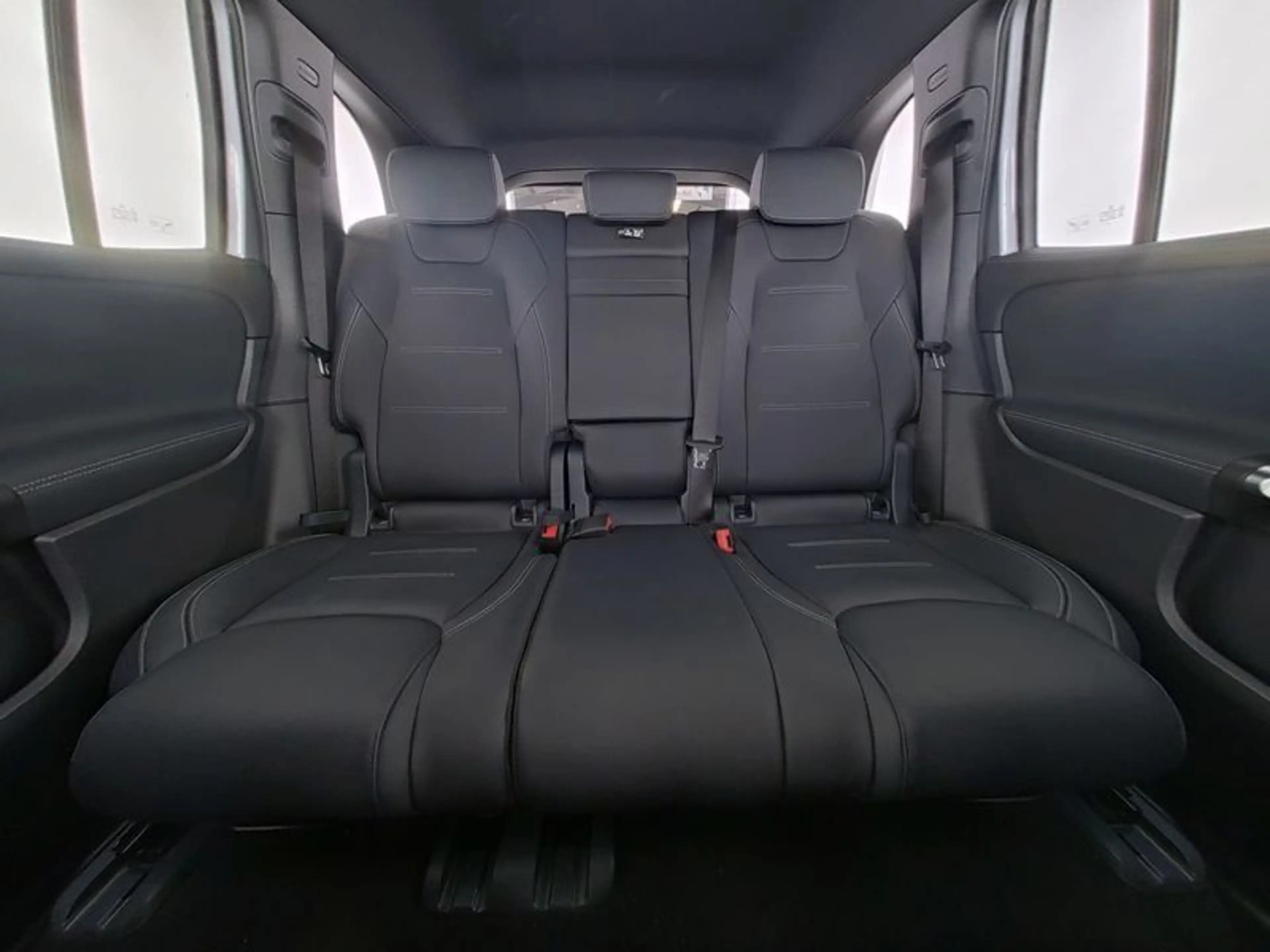 Mercedes-Benz EQB 350 4M AMG-LEDER PREMIUM PANOR MEMO FAP 360° — photo 10